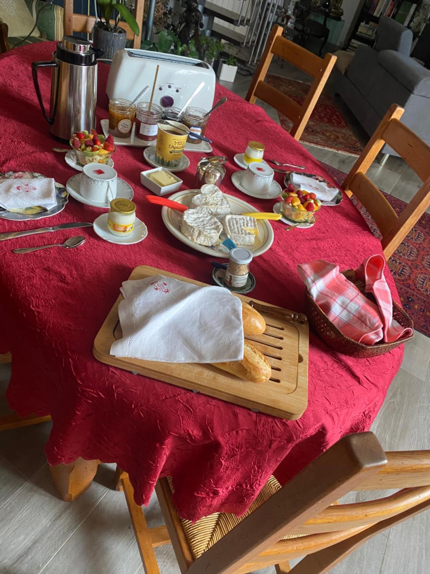 Une Parenthese Fleurie La Heuniere Dış mekan fotoğraf
